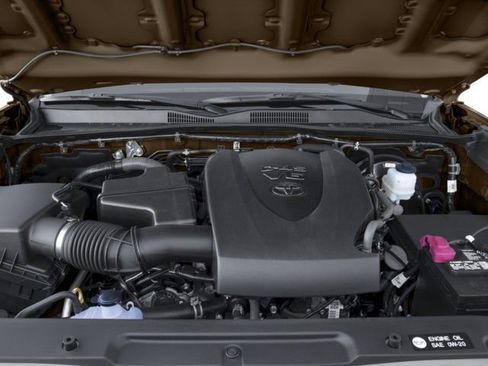 Used 2016 Toyota Tacoma SR5 RWD image 8