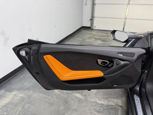 Used 2023 Lamborghini Huracan EVO RWD image 10