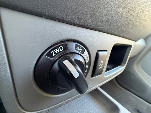 Used 2019 Nissan Frontier SV image 25