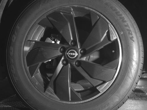 Used 2025 Nissan Rogue SV AWD/4WD image 14