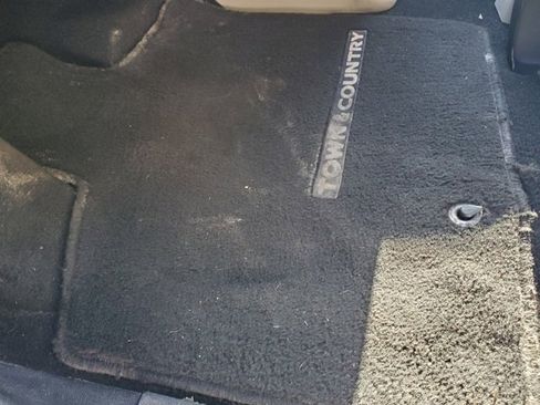 Used 2011 Chrysler Town & Country Touring image 14