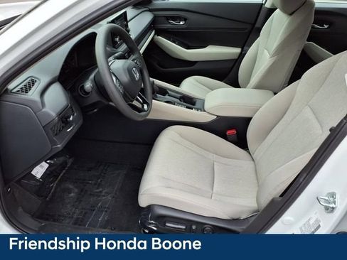 Used 2025 Honda Accord SE image 7