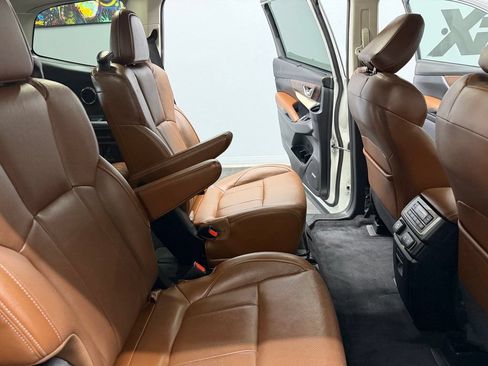 Used 2022 Subaru Ascent Touring AWD/4WD image 47