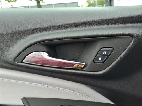Used 2025 Chevrolet Trax LT FWD image 15