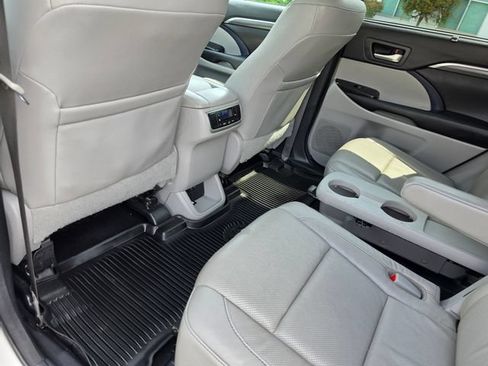 Used 2018 Toyota Highlander Limited AWD/4WD image 26