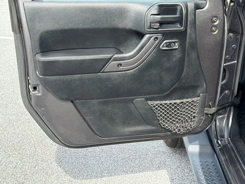 Used 2018 Jeep Wrangler Unlimited Sahara AWD/4WD image 10