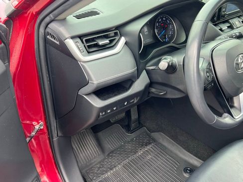 Used 2021 Toyota RAV4 XLE Premium image 12