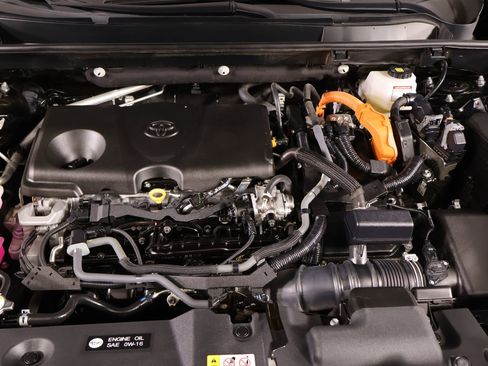 Used 2022 Toyota RAV4 LE image 18