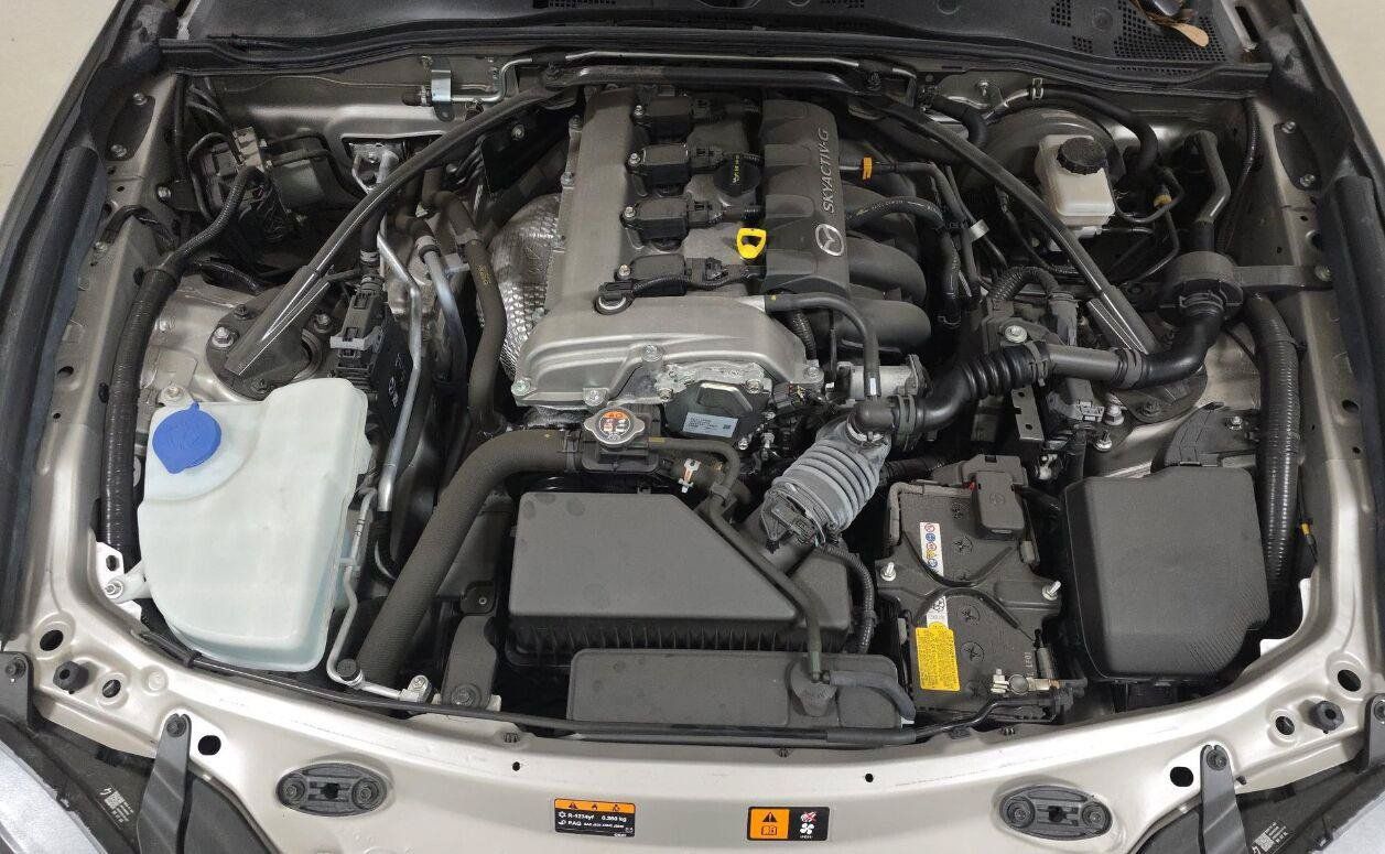 Used 2023 MAZDA MX-5 Miata Club RWD image 9