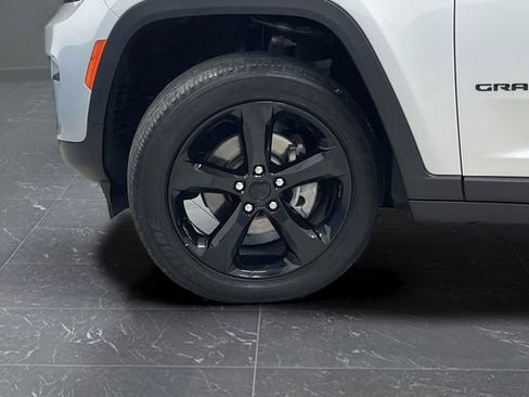 Used 2023 Jeep Grand Cherokee Altitude image 35