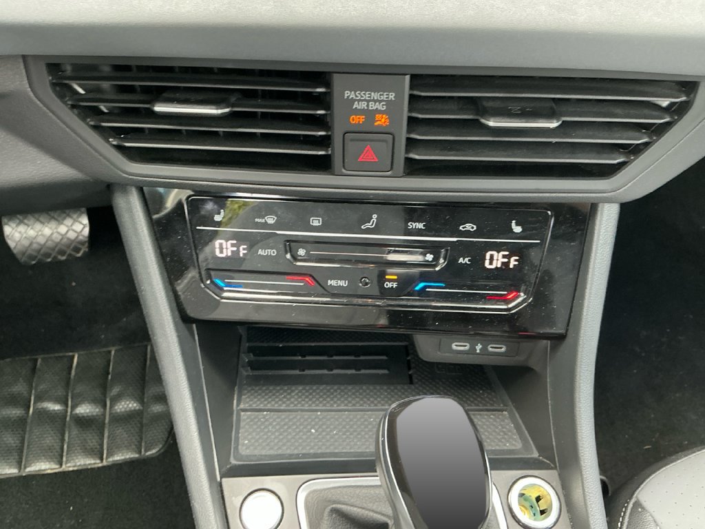 Used 2025 Volkswagen Jetta SE FWD image 22