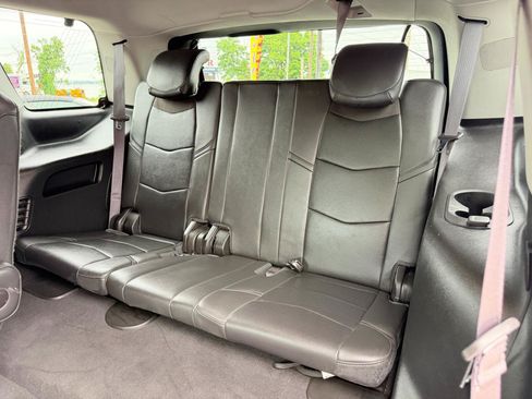Used 2017 Cadillac Escalade Luxury AWD/4WD image 37
