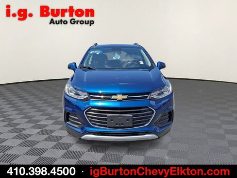 Certified 2020 Chevrolet Trax LT w/ LT Convenience Package FWD image 2