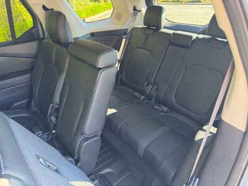 Certified 2023 Honda Pilot Touring image 19
