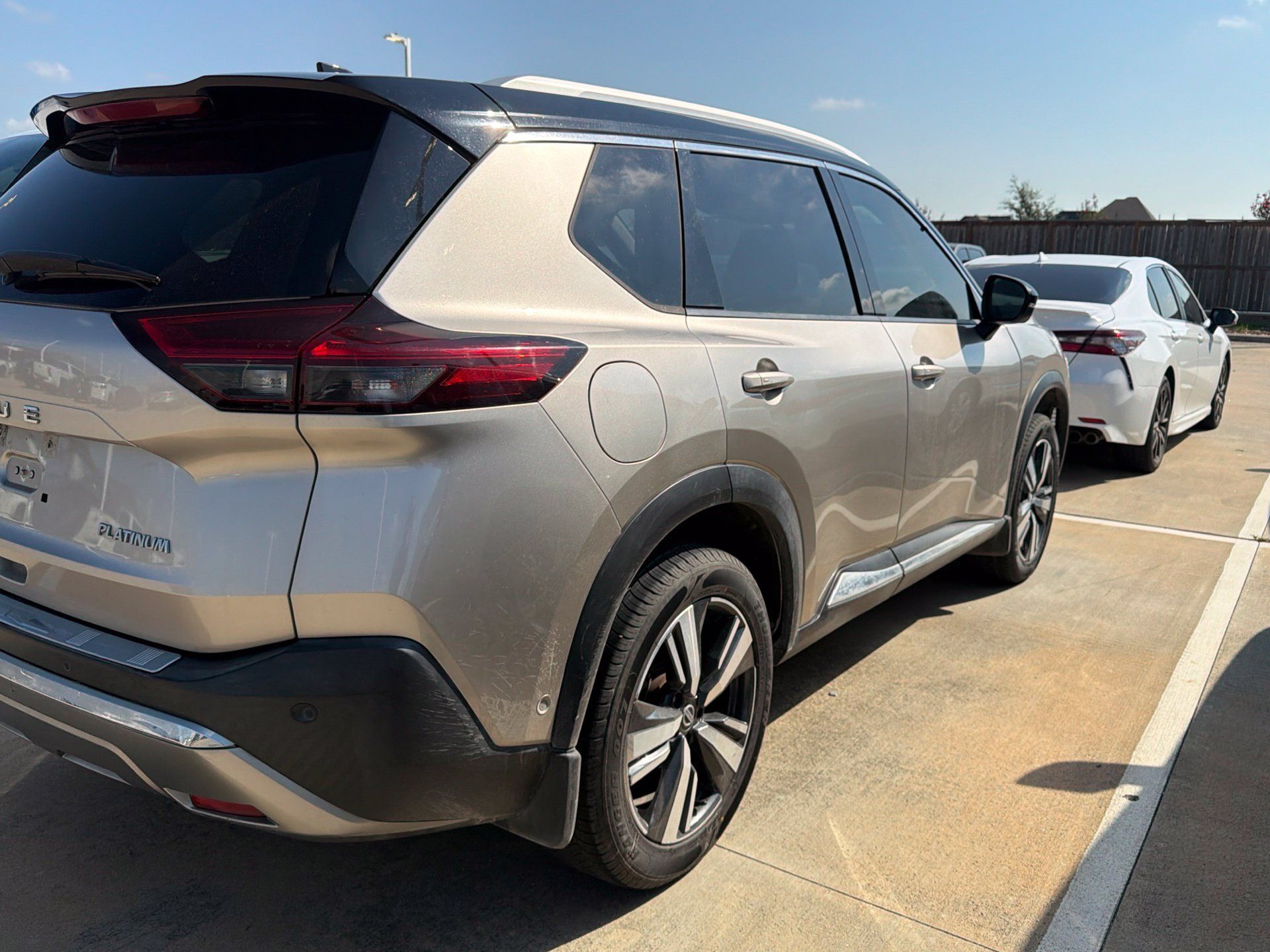 Used 2021 Nissan Rogue Platinum FWD image 3