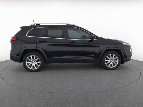 Used 2017 Jeep Cherokee Limited AWD/4WD image 6