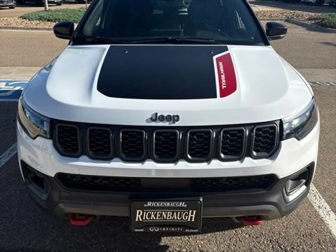 Used 2025 Jeep Compass Trailhawk AWD/4WD image 2