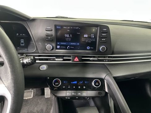 Used 2023 Hyundai Elantra SEL image 21