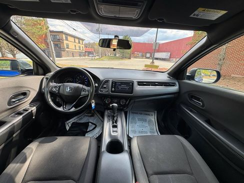 Used 2019 Honda HR-V Sport image 7