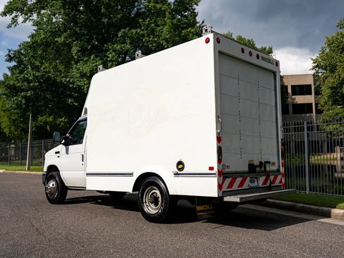 Used 2019 Ford E-350 and Econoline 350 Super Duty w/ Power Windows & Locks Group RWD image 8