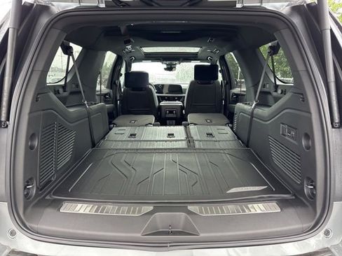 New 2026 Chevrolet Suburban Premier AWD/4WD image 42