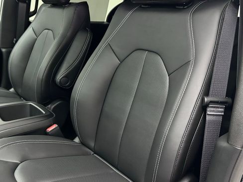 New 2026 Chrysler Pacifica Select image 18
