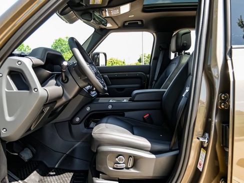 New 2026 Land Rover Defender 130 X-Dynamic SE AWD/4WD image 3