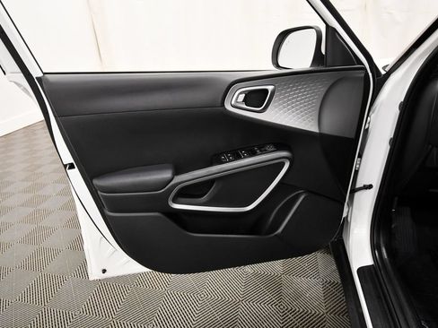 Certified 2025 Kia Soul LX w/ LX Technology Package FWD image 13