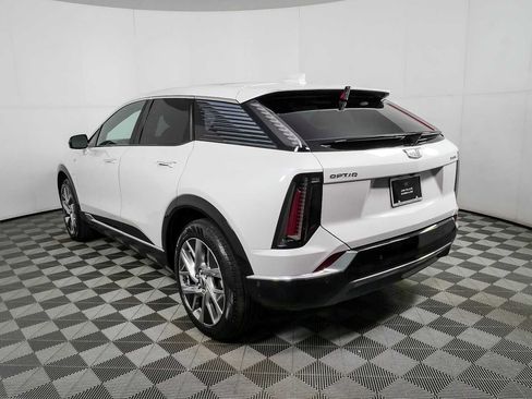 Certified 2025 Cadillac Optiq Luxury 1 AWD/4WD image 26
