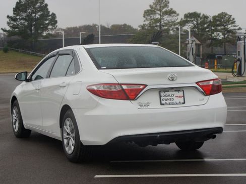 Used 2016 Toyota Camry LE image 13