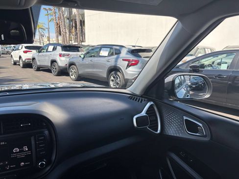 Used 2025 Kia Soul LX w/ LX Technology Package FWD image 33