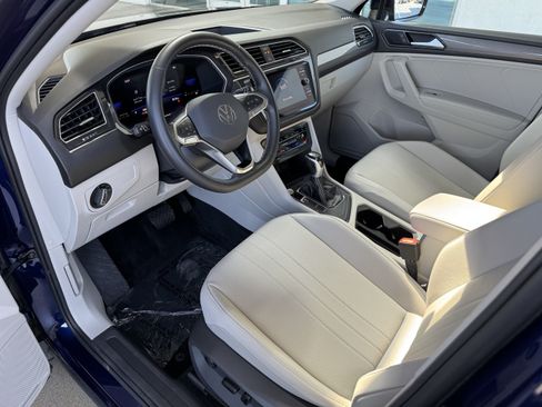 Certified 2023 Volkswagen Tiguan SE w/ Panoramic Sunroof Package FWD image 16
