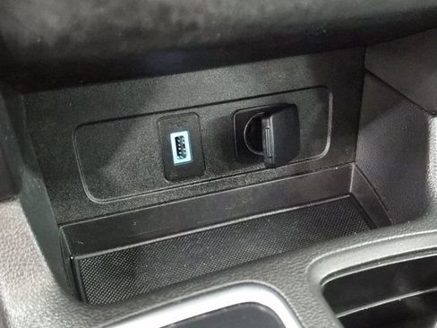 Used 2019 Ford Escape SE image 31