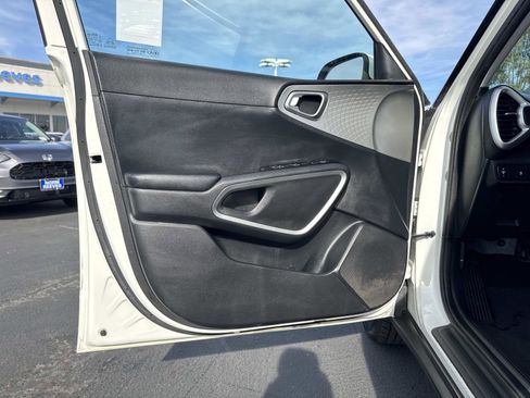 Used 2021 Kia Soul LX image 19