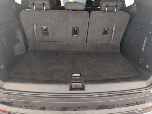 Used 2025 GMC Acadia Elevation image 30