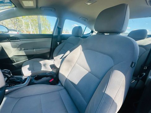 Used 2017 Hyundai Elantra SE FWD image 9