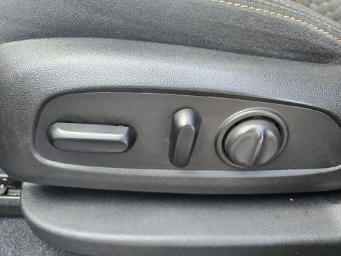 Used 2019 Chevrolet Equinox LT FWD image 14