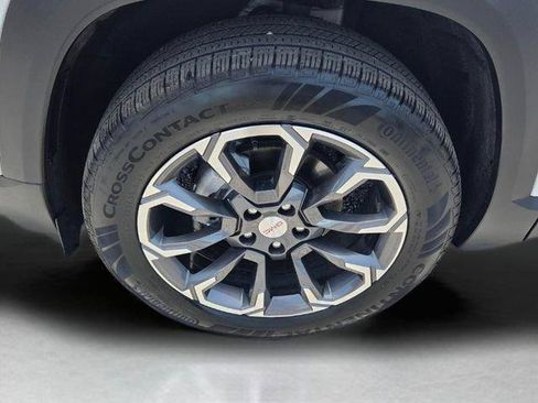 Certified 2025 GMC Terrain Elevation w/ Elevation Premium Package FWD image 9