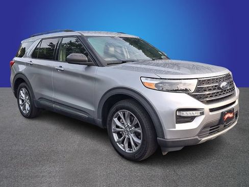 Used 2020 Ford Explorer XLT w/ Equipment Group 202A AWD/4WD image 3