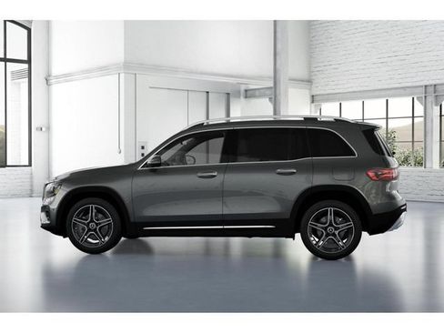 Used 2026 Mercedes-Benz GLB 250 4MATIC image 33