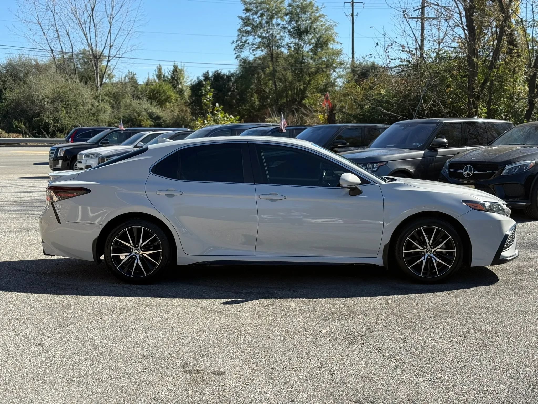 Used 2022 Toyota Camry SE FWD image 9