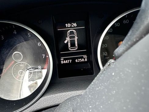 Used 2013 Volkswagen Jetta SE FWD image 2