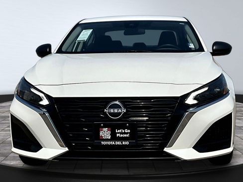 Used 2025 Nissan Altima 2.5 SV FWD image 3