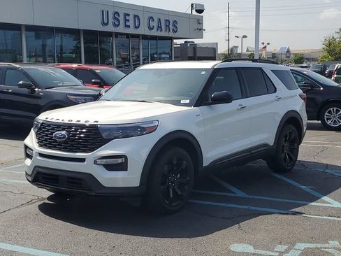 Used 2023 Ford Explorer ST-Line AWD/4WD image 2