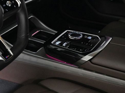 Used 2023 BMW 740i w/ Parking Assistance Package image 20