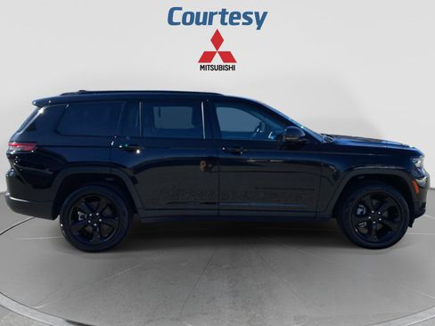 Used 2023 Jeep Grand Cherokee L Limited w/ Black Appearance Package AWD/4WD image 7
