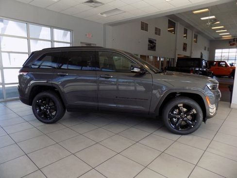 New 2026 Jeep Grand Cherokee Limited w/ Limited Altitude Package RWD image 9