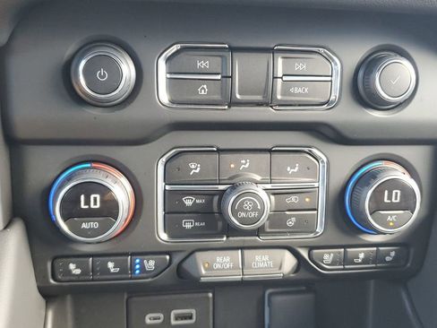 Used 2024 Chevrolet Tahoe High Country w/ Advanced Technology Package image 34