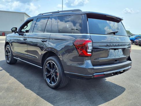 Used 2023 Ford Expedition Limited AWD/4WD image 3