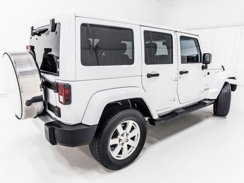 Used 2014 Jeep Wrangler Unlimited Sahara w/ Connectivity Group AWD/4WD image 8